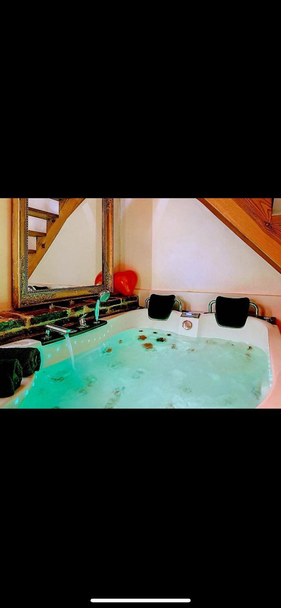 L'Antre Vue - Jacuzzi Au Chateau Belberaud 외부 사진